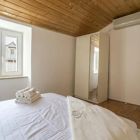 Bed & Breakfast Palace Luxury Retreat